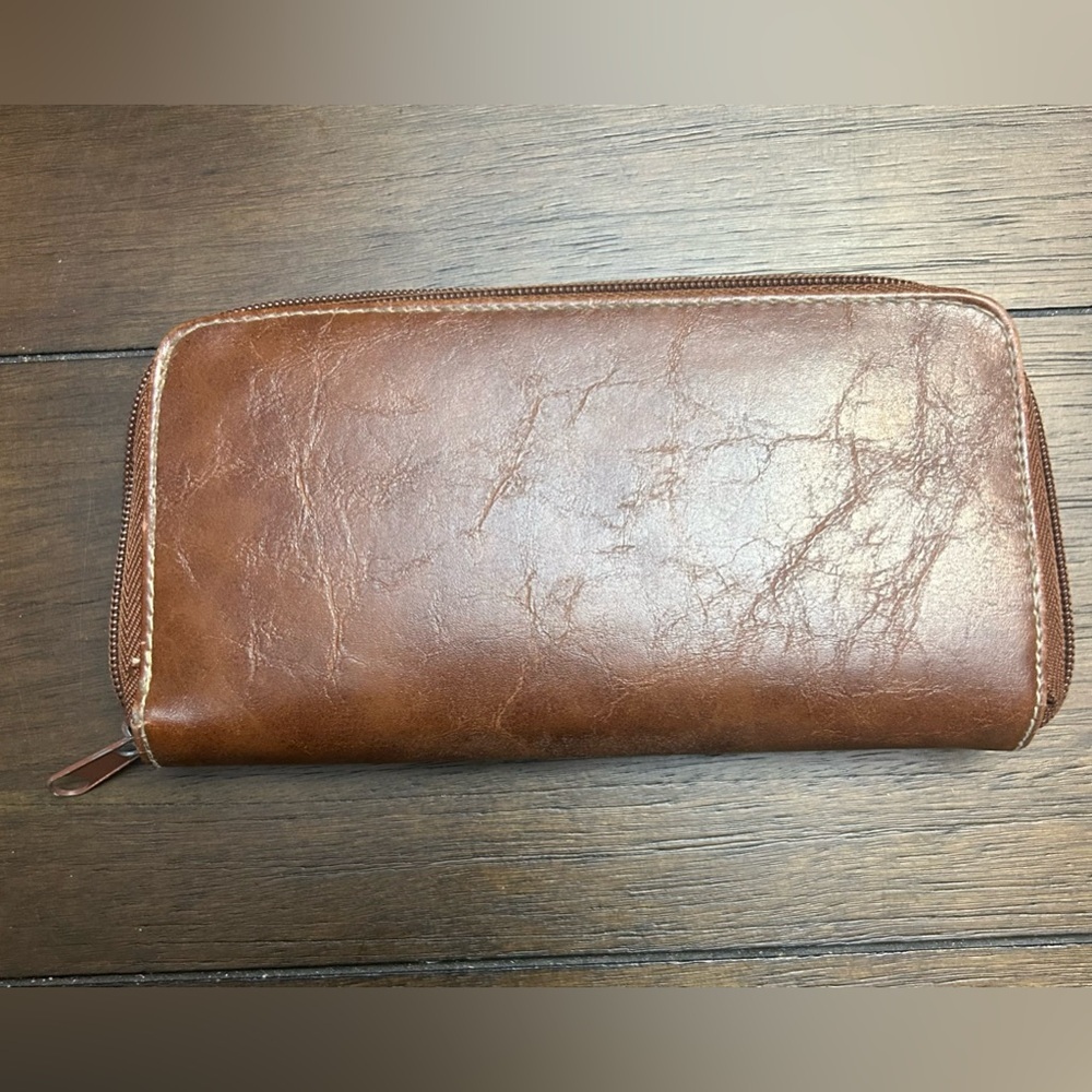 Studio Works Wallet - Picture 2 of 3